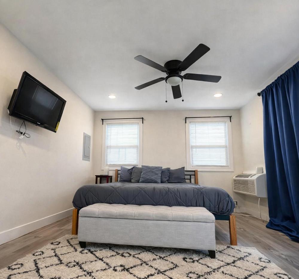Cozy Corner Charming 1BR with WiFi
